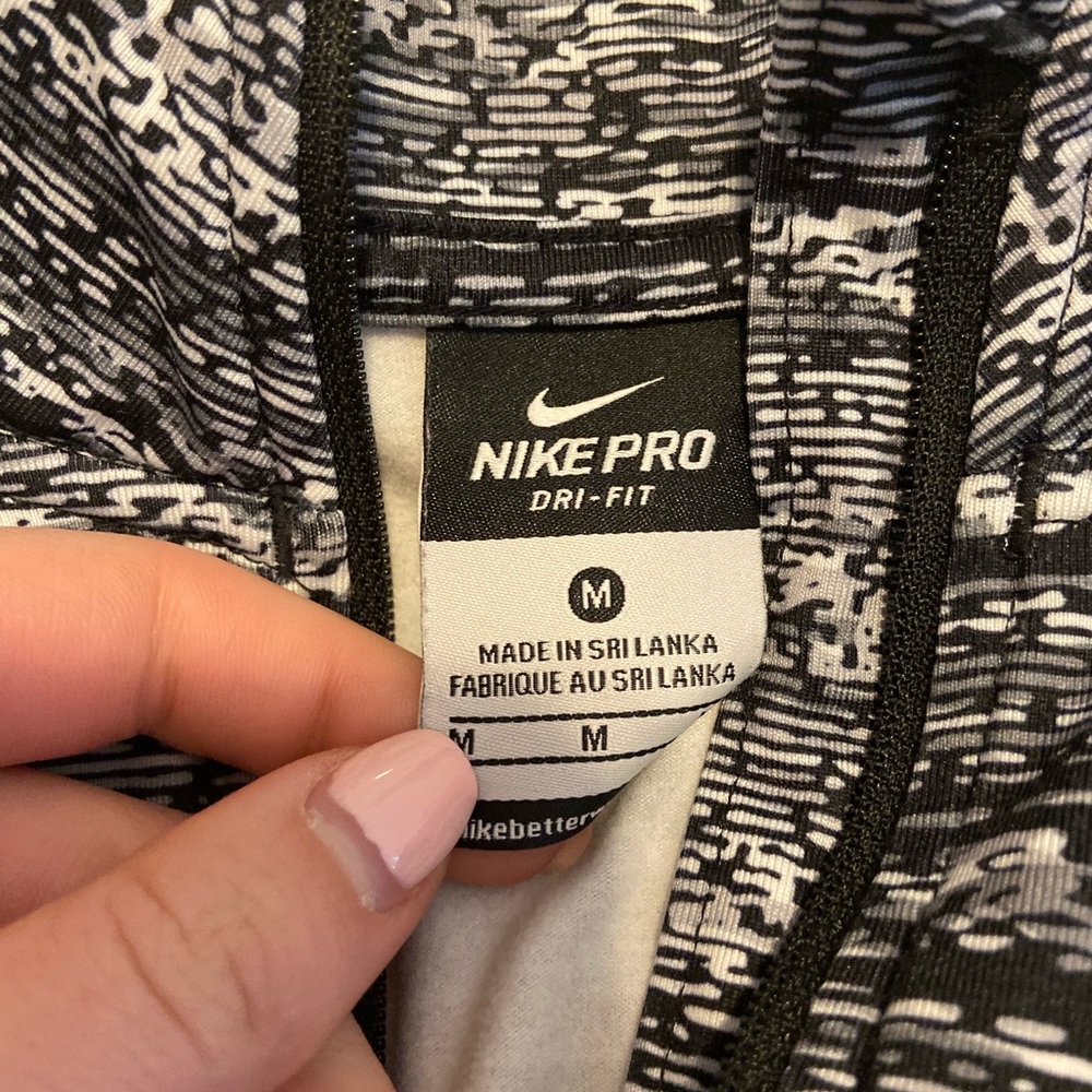 Nike Quarter Zip - Picture 3 of 3